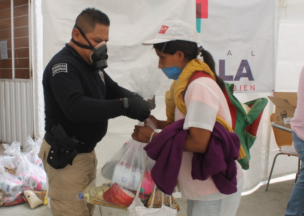 Dota comuna de Tlaxcala a comerciantes con caretas de protección por Covid-19