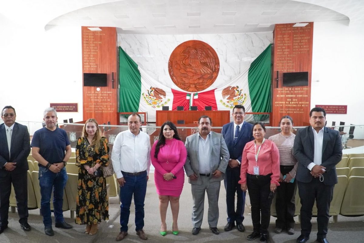 Se realizo sesión para afinar detalles para la consulta ciudadana para la Reforma a la Ley de Educación del Estado, la reunión la encabezó la diputada Alejandra Ramírez Ortiz.