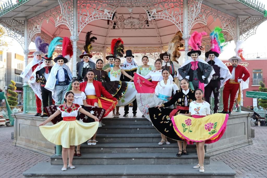 Integra Comisión de Carnaval de Chiautempan a jurado para concurso de camadas