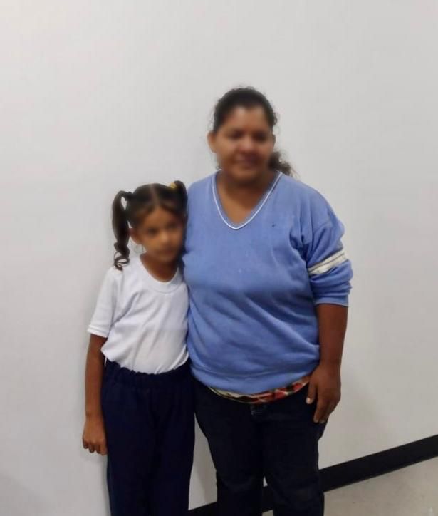 Reunifica INM a niña hondureña con su madre tras perderla al intentar subir a un tren rumbo al norte del país