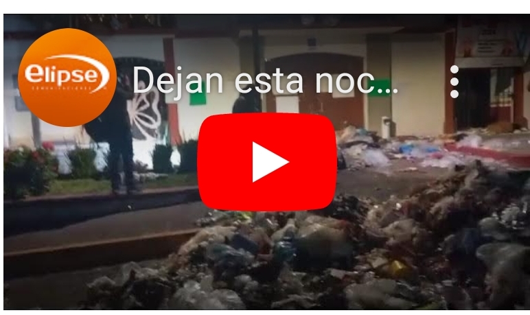 Dejan esta noche basura frente a presidencia municipal, como protesta por la contaminación