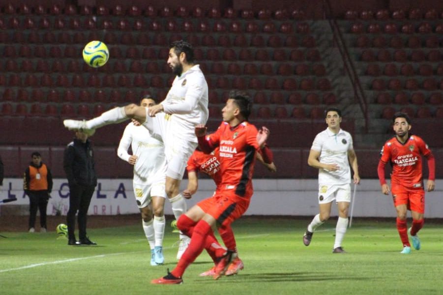 El club de fútbol, Coyotes Tlaxcala FC , cayó esta noche 3-2, frente al equipo Club Atlético la Paz