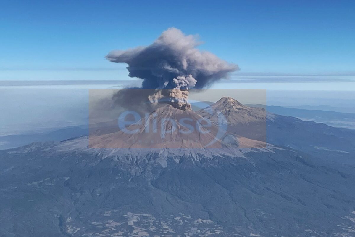 Intensa actividad registra esta mañana, el volcán Popocatépetl