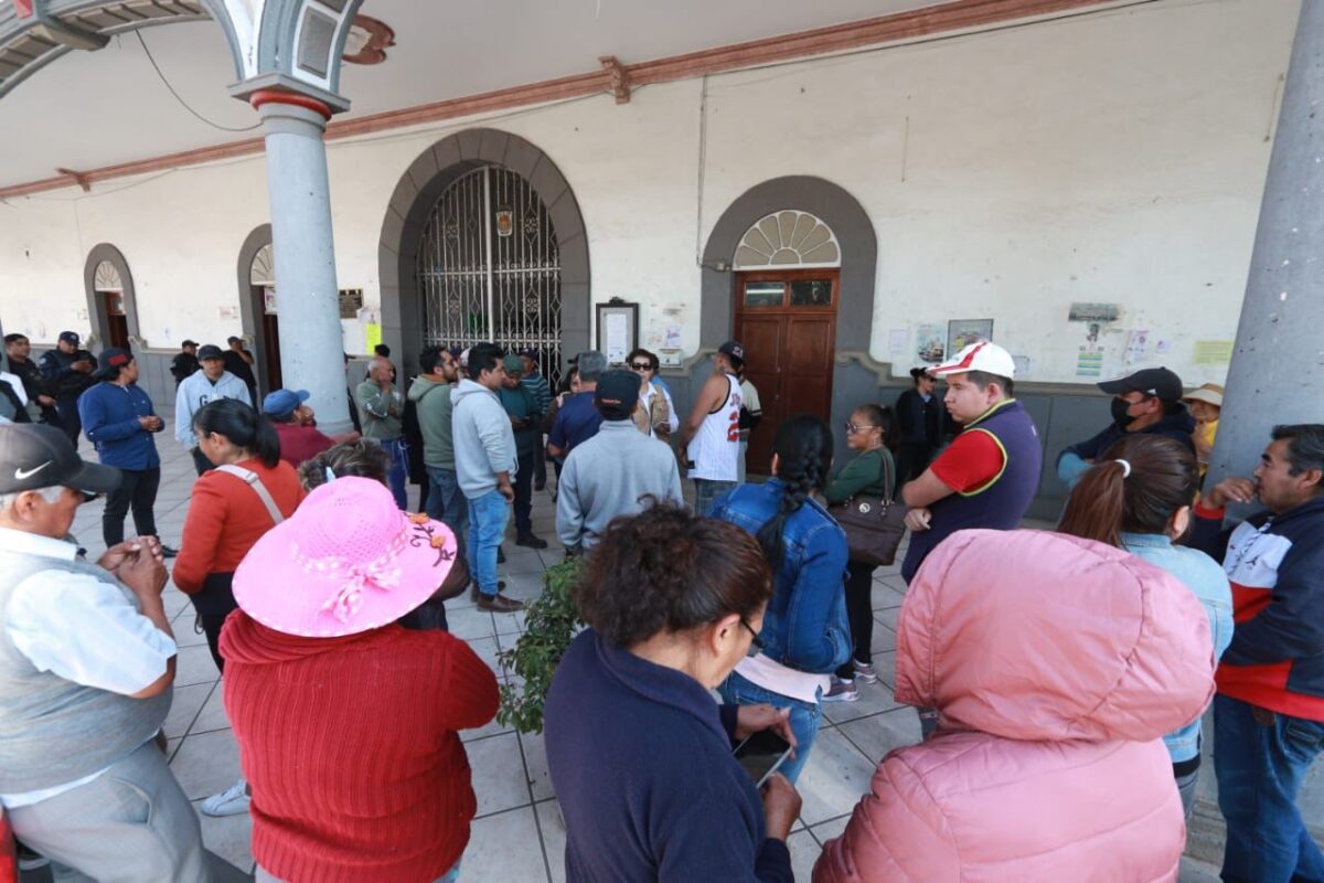 Se manifiestan por falta de agua, alumbrado público y el incremento de inseguridad