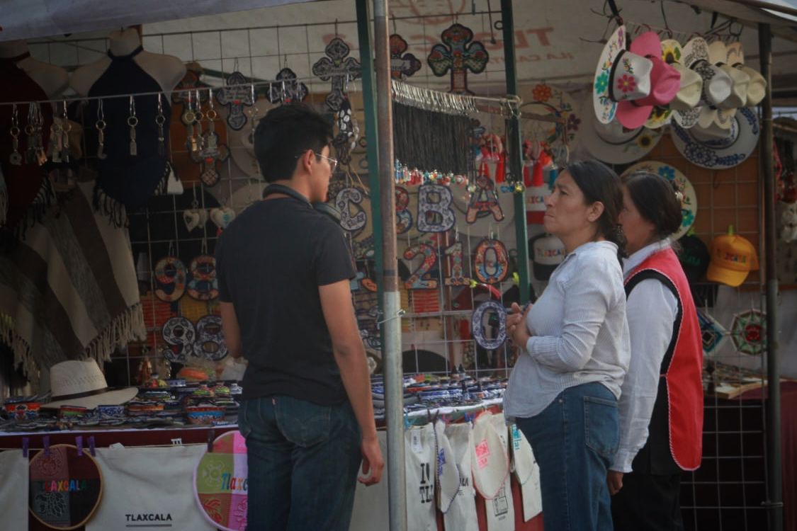 Turistas y locales disfrutan está tarde de Jueves Santo