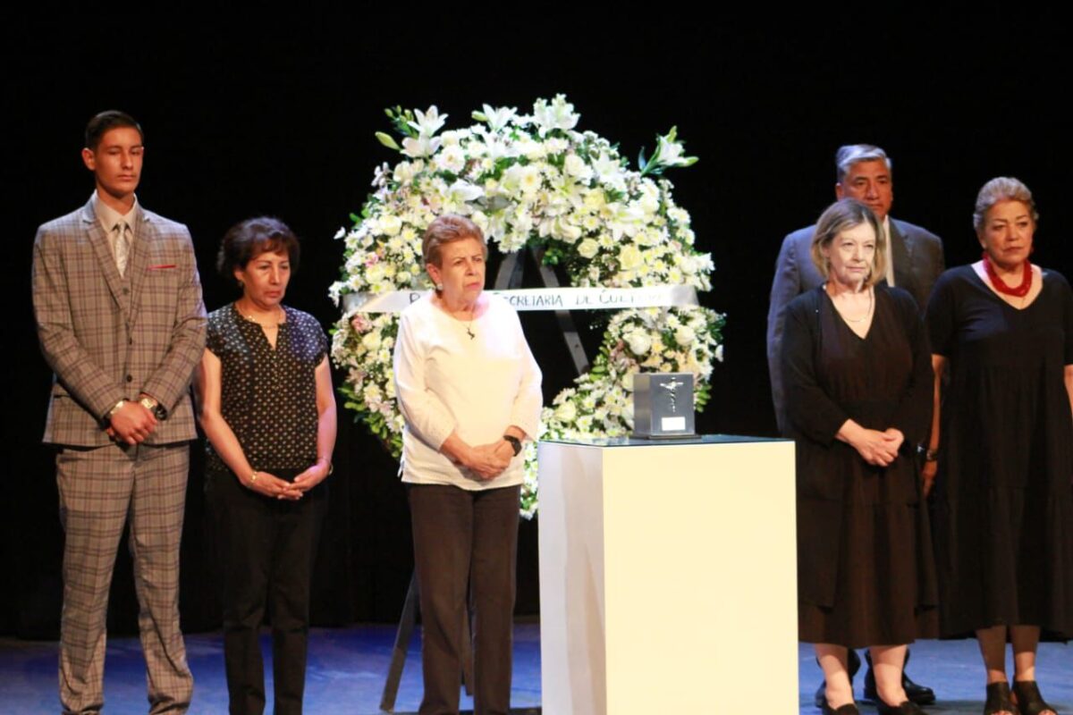Familiares de la recién fallecida Dr. Carmina Toriz, realizaron esta mañana un homenaje