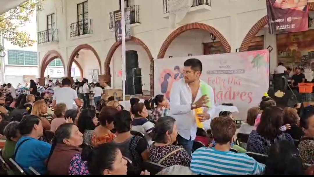 Celebra el Ayuntamiento de San Damián Texoloc el Día del Niño y el Dia de las Madres.