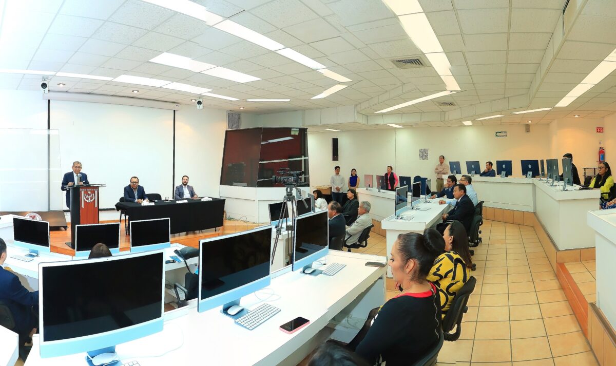 Entrega UATx auditorio tecnológico de educación continua