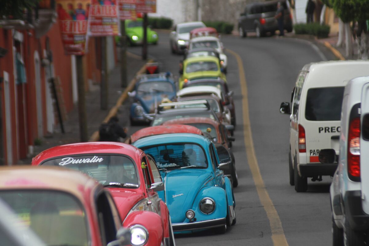 Cientos de automóviles conocidos como “vochos”