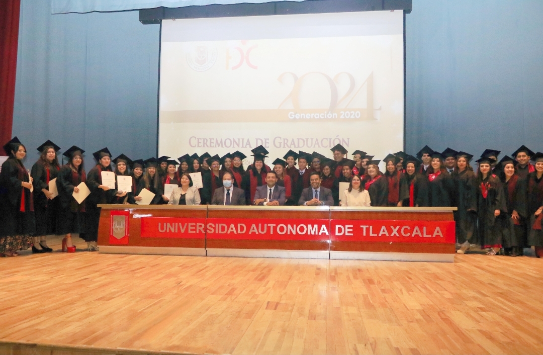 Graduó UATx a profesionistas en el área del desarrollo humano