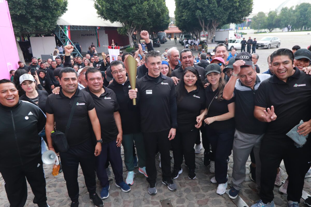 Alcaldes de los municipios de Tlaxcala, recibieron esta mañana el fuego simbolico