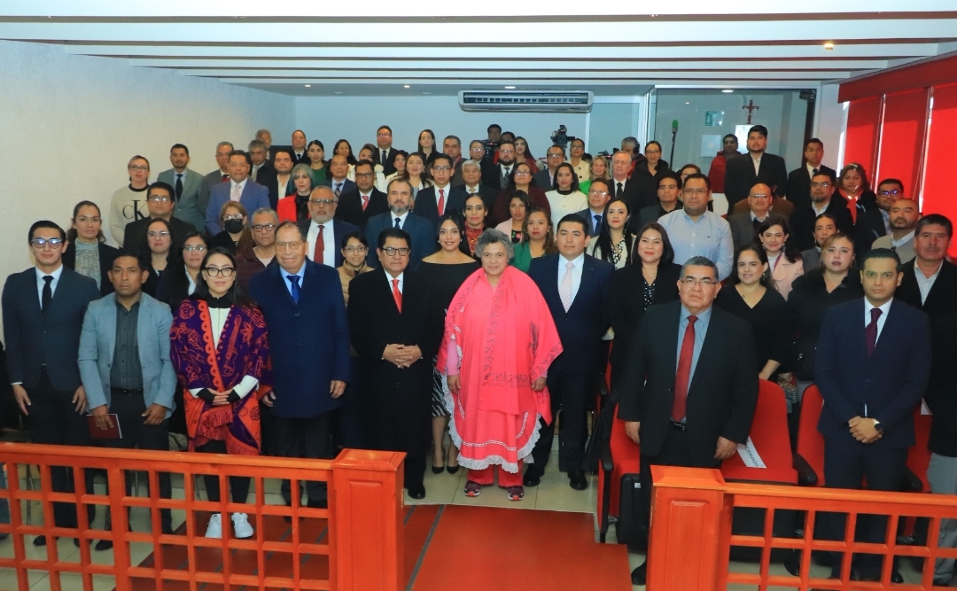 Concluyó en la UATx el Diplomado “La evolución del estado mexicano:   Los desafíos contemporáneos” que impartió la Licenciada Beatriz Paredes