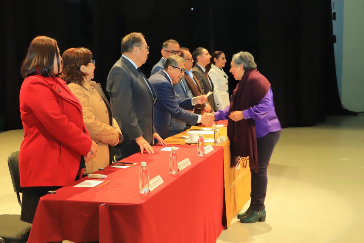 Preside Rector de la UATx  entrega de  Estímulos a la Permanencia  por Habilitación Académica a mil 422 profesores