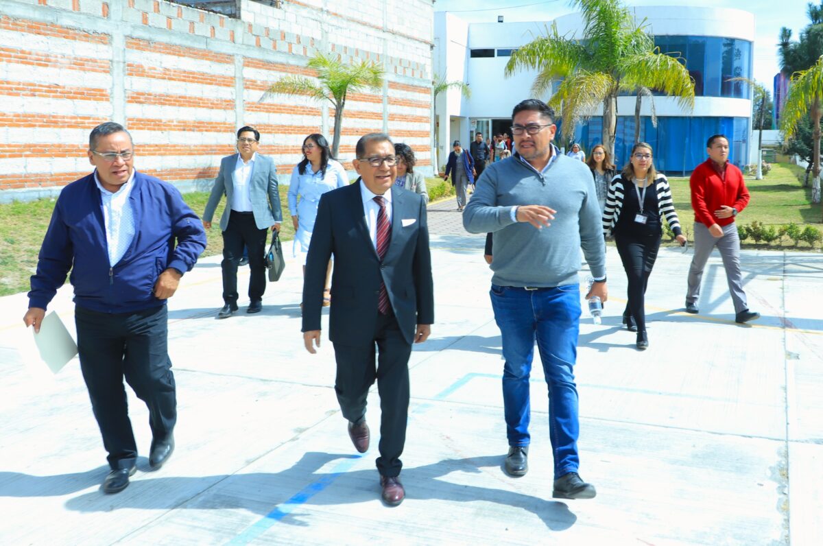 Se reúne Rector con las comunidades universitarias de      San Pablo del Monte y Santa Apolonia Teacalco UATx