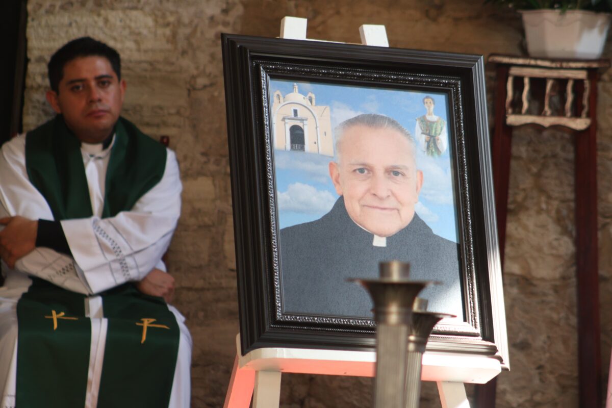 Familiares, amigos y conocidos del presbítero Manuel Zamora