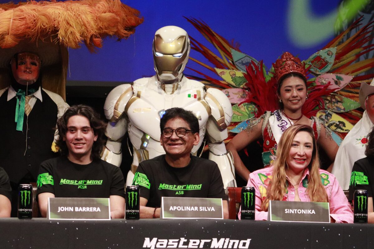 Miembros del equipo de la discoteca móvil PolyMarchs