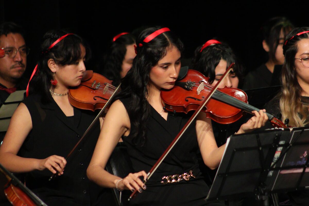 Grupos corales y de ensamble, participaron esta tarde en el teatro Xicohtencatl,