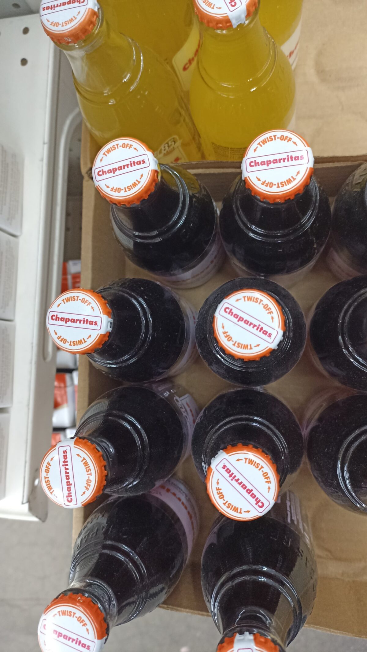 Un supermercado mexicano, ofrece entre sus productos marcas de refrescos nacionales