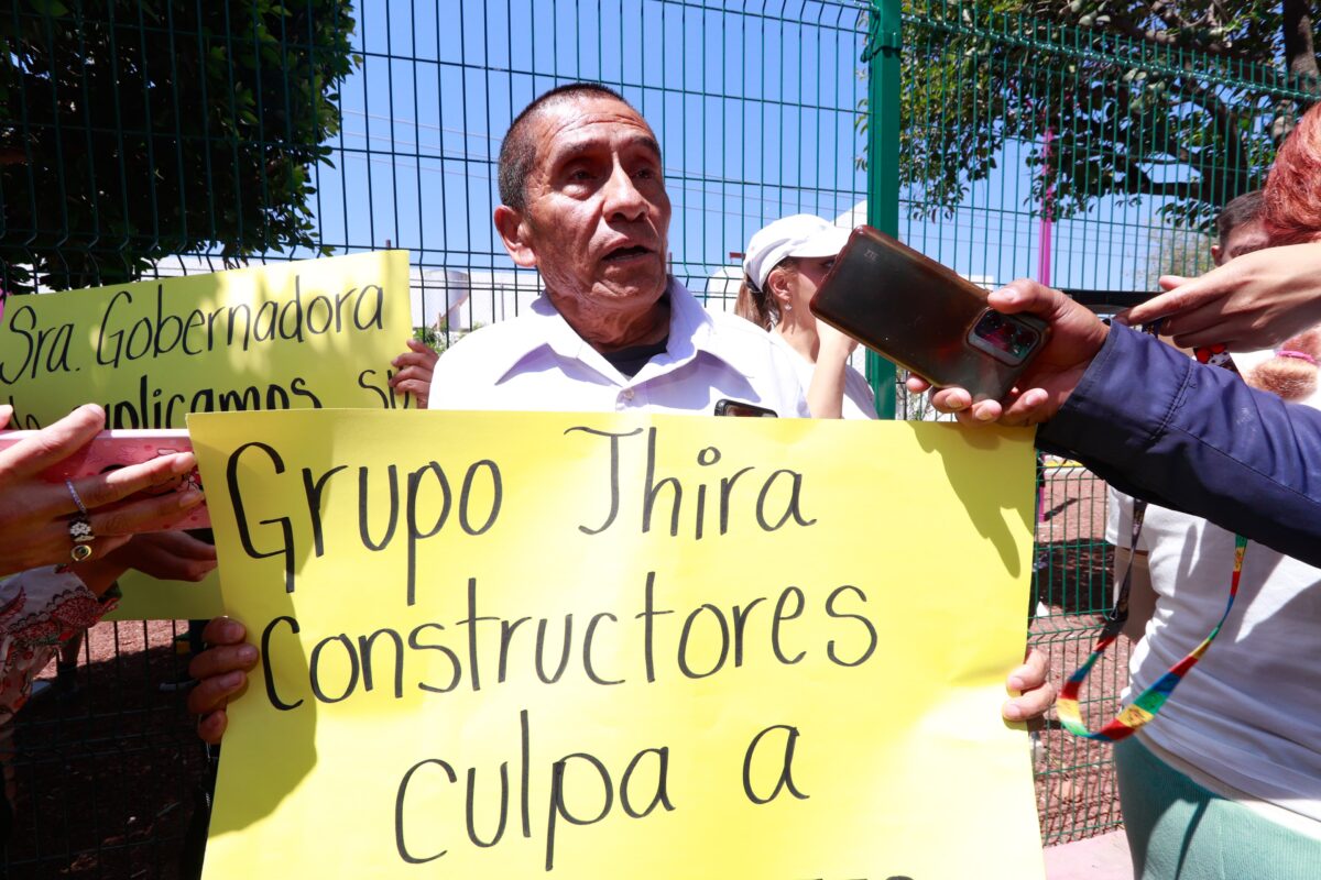 Familiares y amigos de Juan N y Francisco N, extrabajadores de la constructora “Jhira”