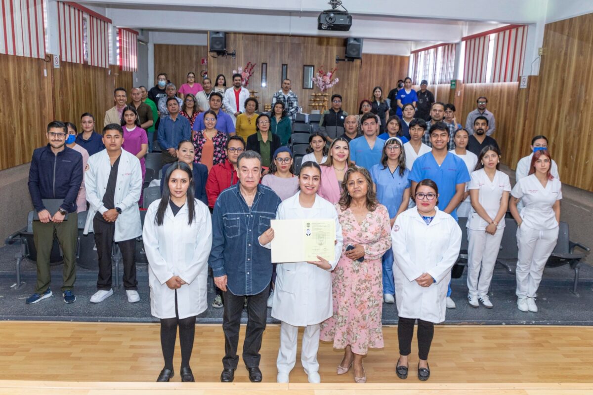 Odontología UATx celebra la entrega del acta profesional número dos mil