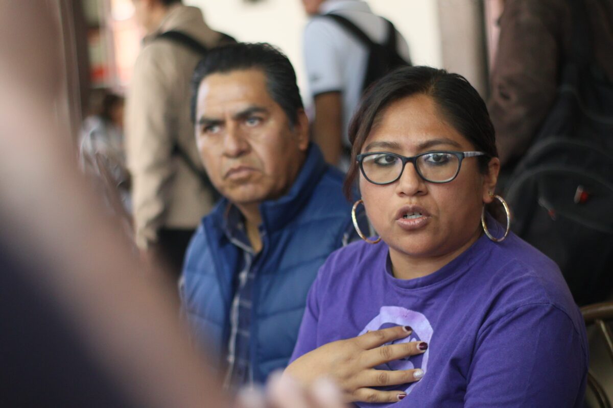 Familiares de Yazmin N. acompañados por os activistas, Yeny Charrez y Efrén López