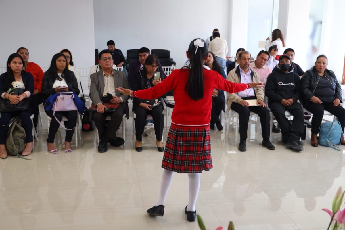 Niños del municipio de Chiautempan, Tlaxcala, participan está mañana en los trabajos del Parlamento Infantil