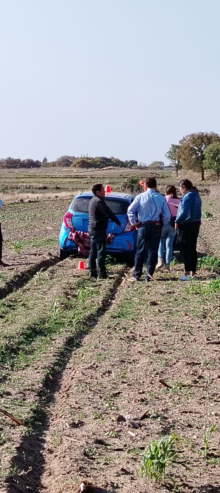 Hallan cuerpo sin vida de hombre en vehículo abandonado en San Pablo del Monte