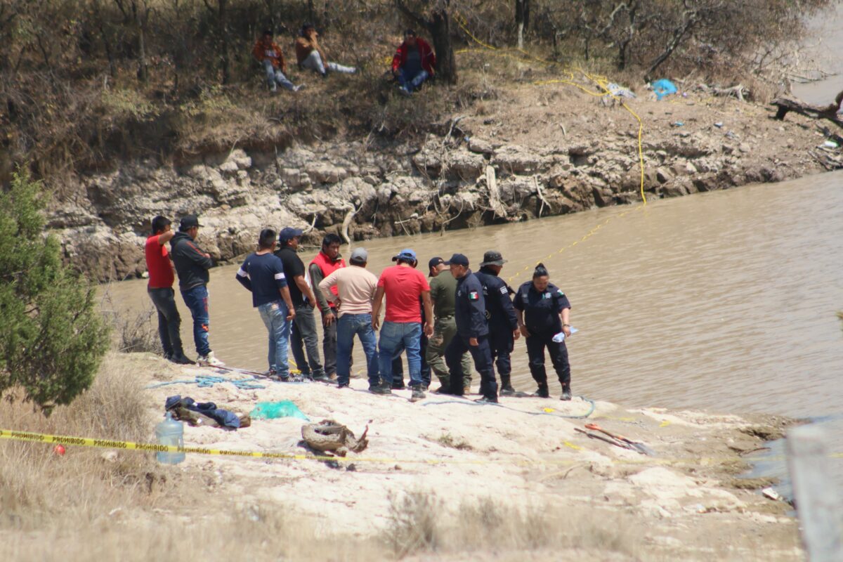 Autoridades y familiares mantienen la búsqueda del cuerpo de una persona de sexo masculino
