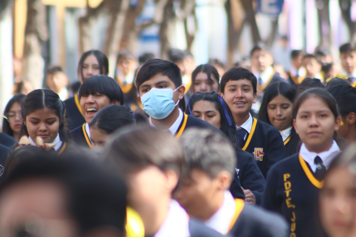 Alumnos de diferentes escuelas y niveles educativos, desfilaron