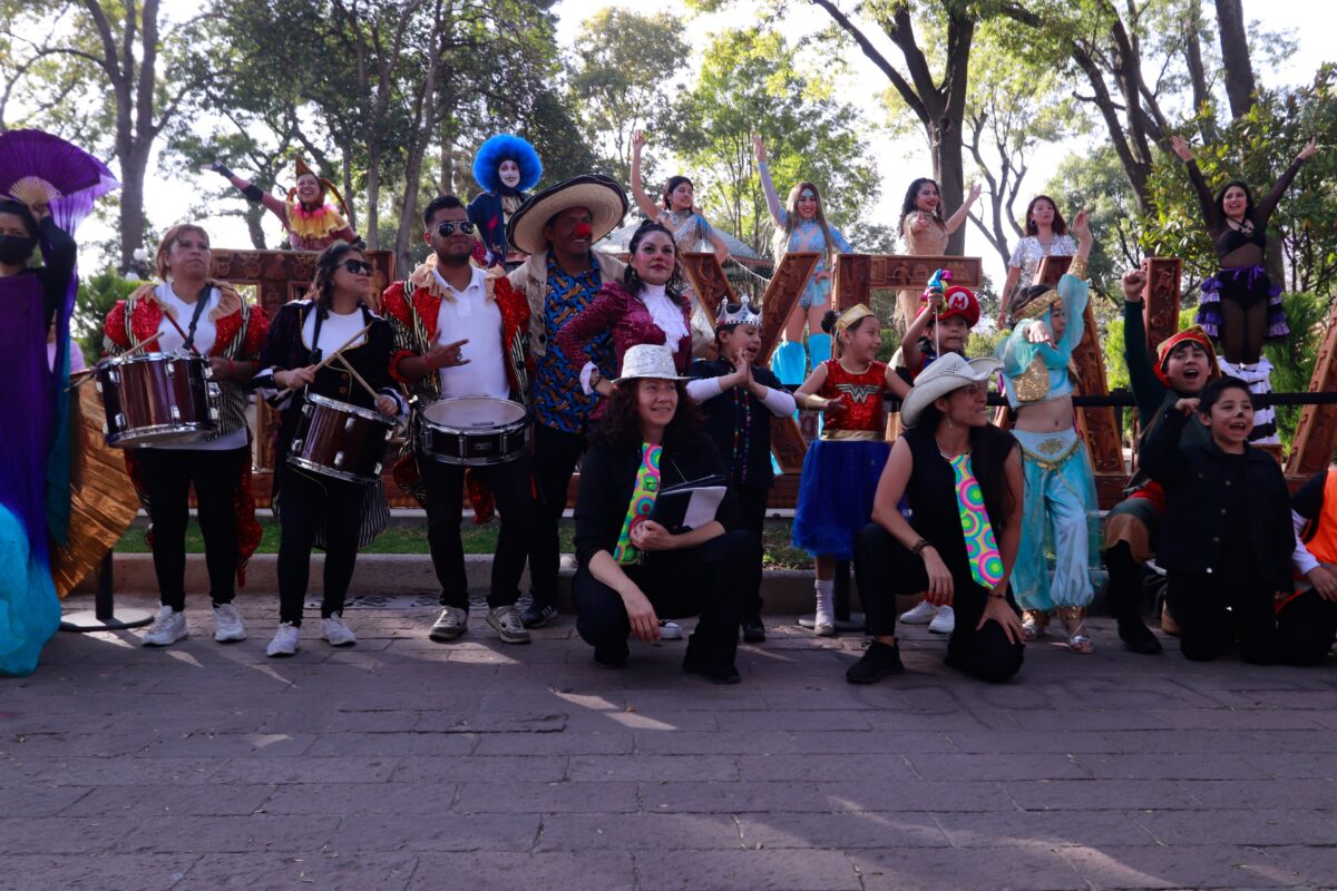 Integrantes de la compañía de teatro “Espejo ilusión”,