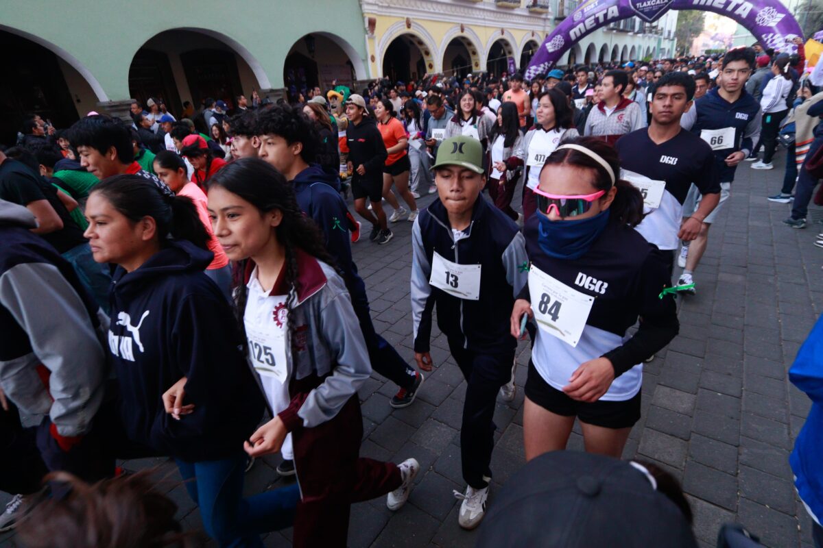 Jóvenes y adultos participaron está mañana en la “Carrera por la paz y contra las adicciones