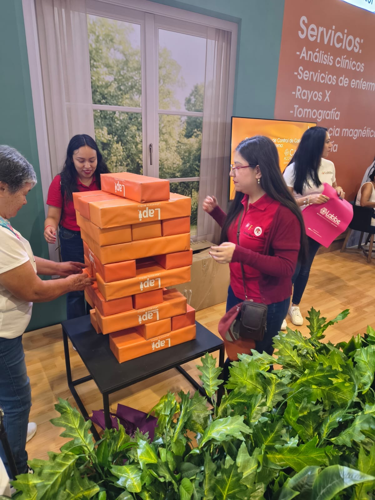 Estudiantes de Gerontología Social UATx refuerzan  conocimiento y práctica en Festival del Adulto Mayor