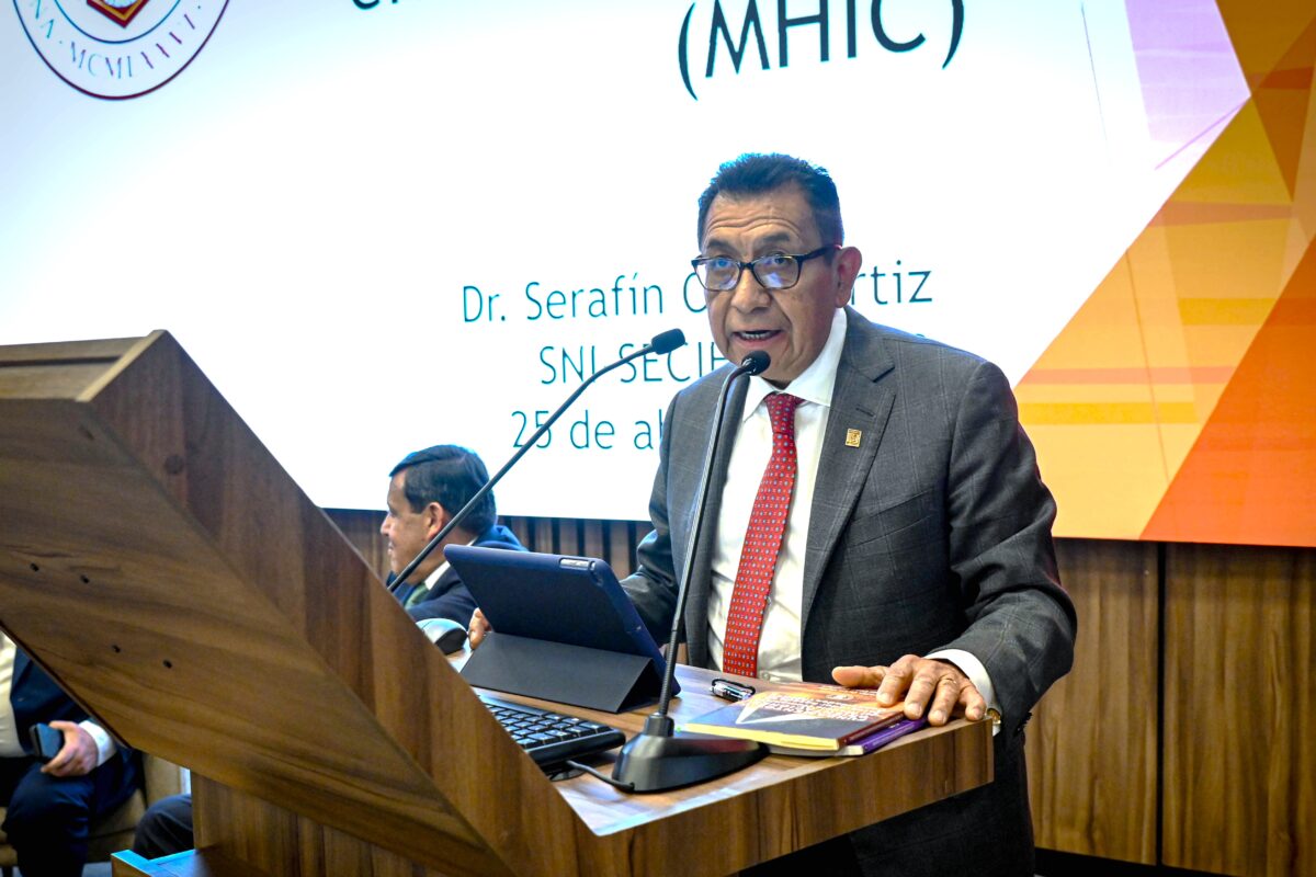 Presenta Rector modelo educativo de la UATx en la UCSM de Arequipa