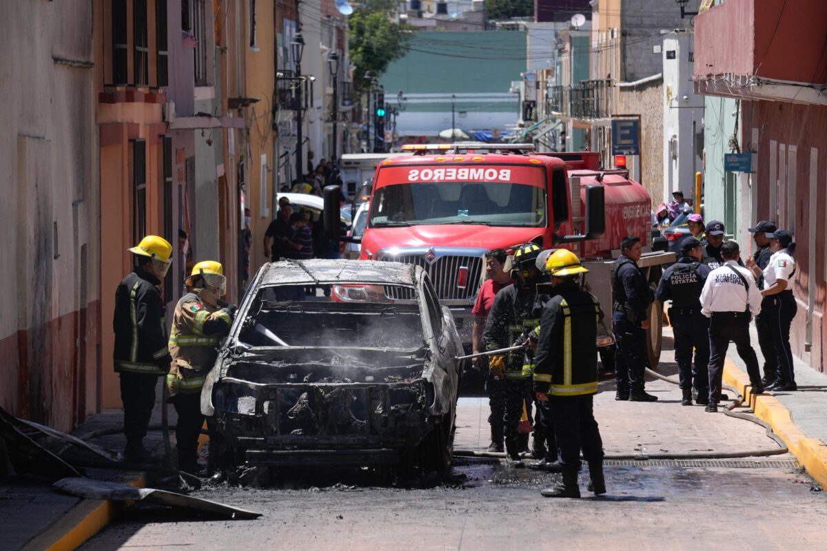 Una camioneta tipo “pickup” se incendio