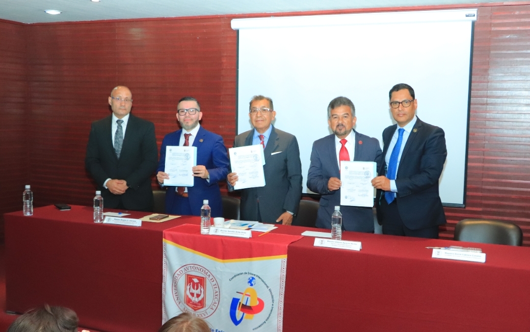 Firman convenio de colaboración la UATx y  el Instituto de Estudios Migratorios de Texas   