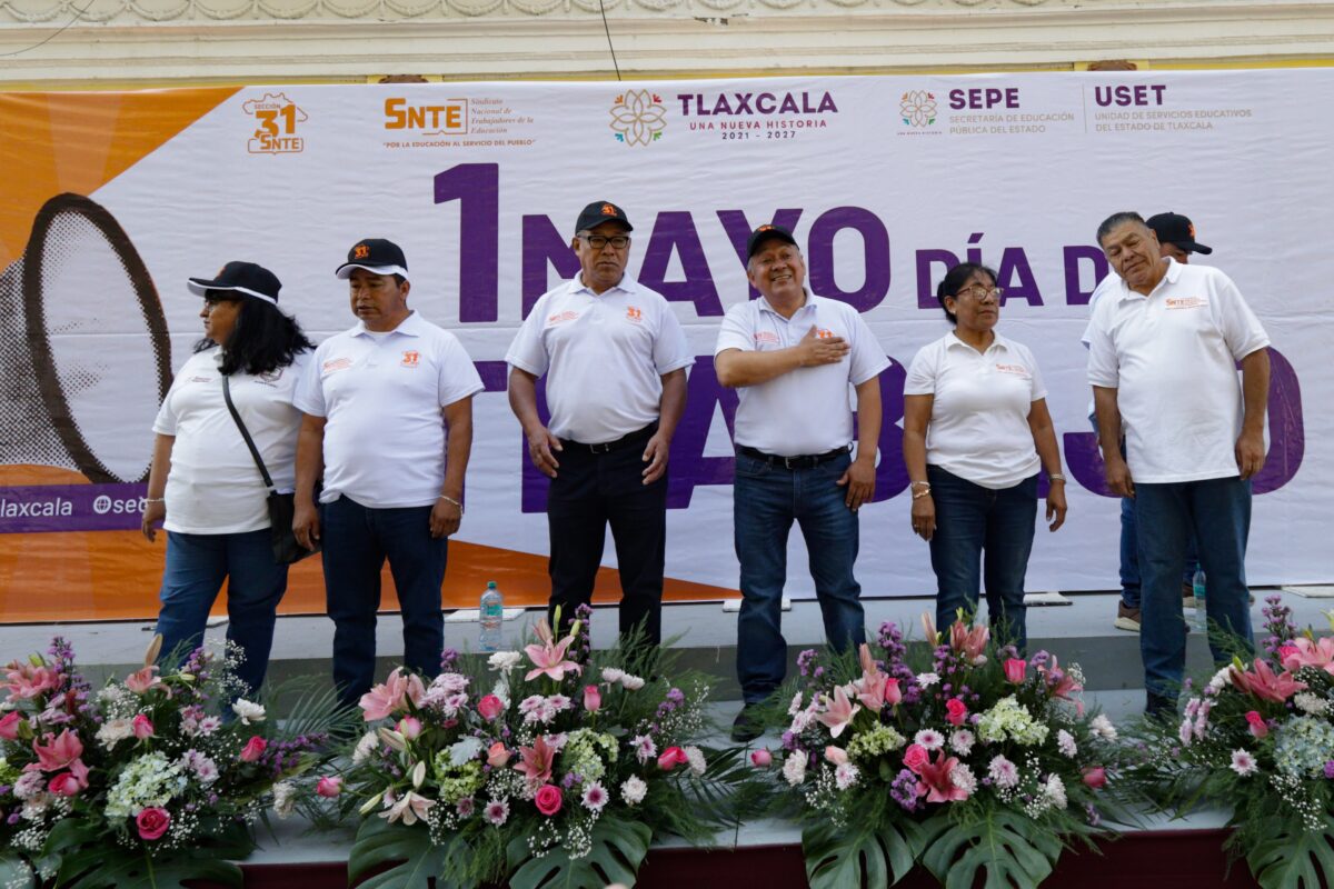 Cientos de trabajadores de la educación, agremiados a la sección 31 del SNTE,