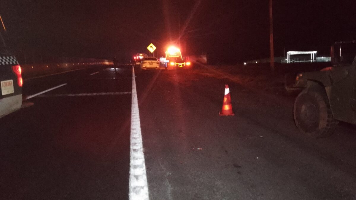 Joven es hallado muerto con tiro en la cabeza dentro de su vehículo en Calpulalpan