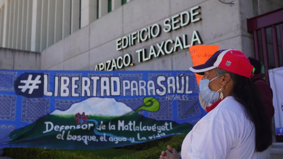 Habitantes de San Pedro Tlalcuapan, familiares y simpatizantes de Saúl Rosales, se dieron cita en Ciudad Judicial para manifestarse