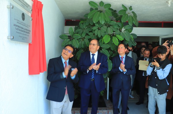 Reinaugura Rector de la UATx los auditorios de “Intercambio y Movilidad” y de “Formación y Actualización Docente”