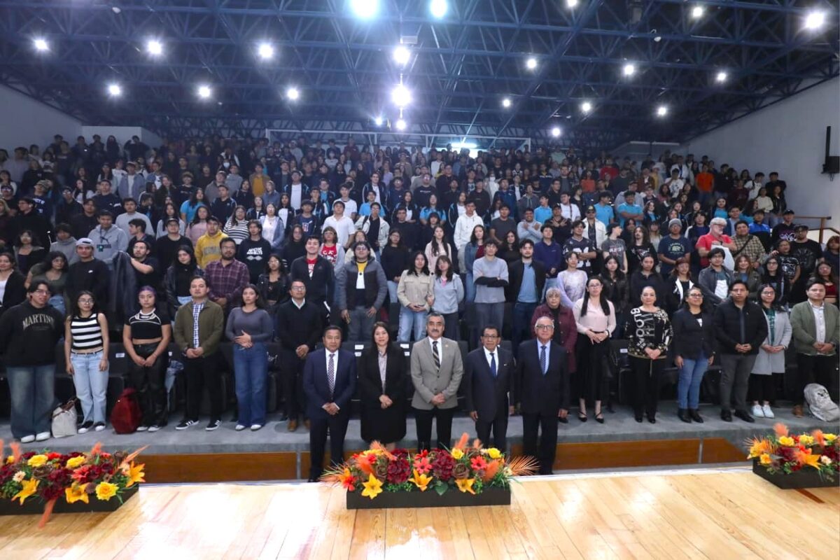 Rector de la UATx participó en  Feria Universitaria del Libro en la UAEH