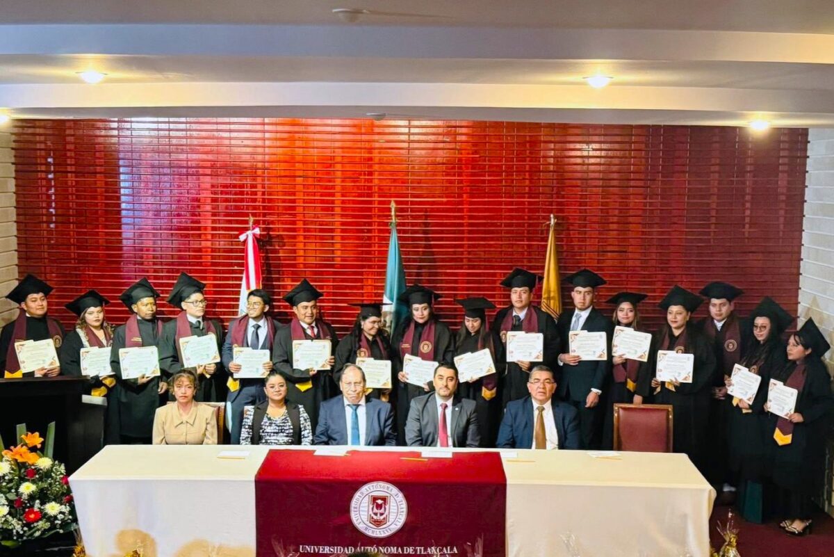 Nuevos profesionales en Derecho     campus Teacalco concluyen sus estudios en la UATx