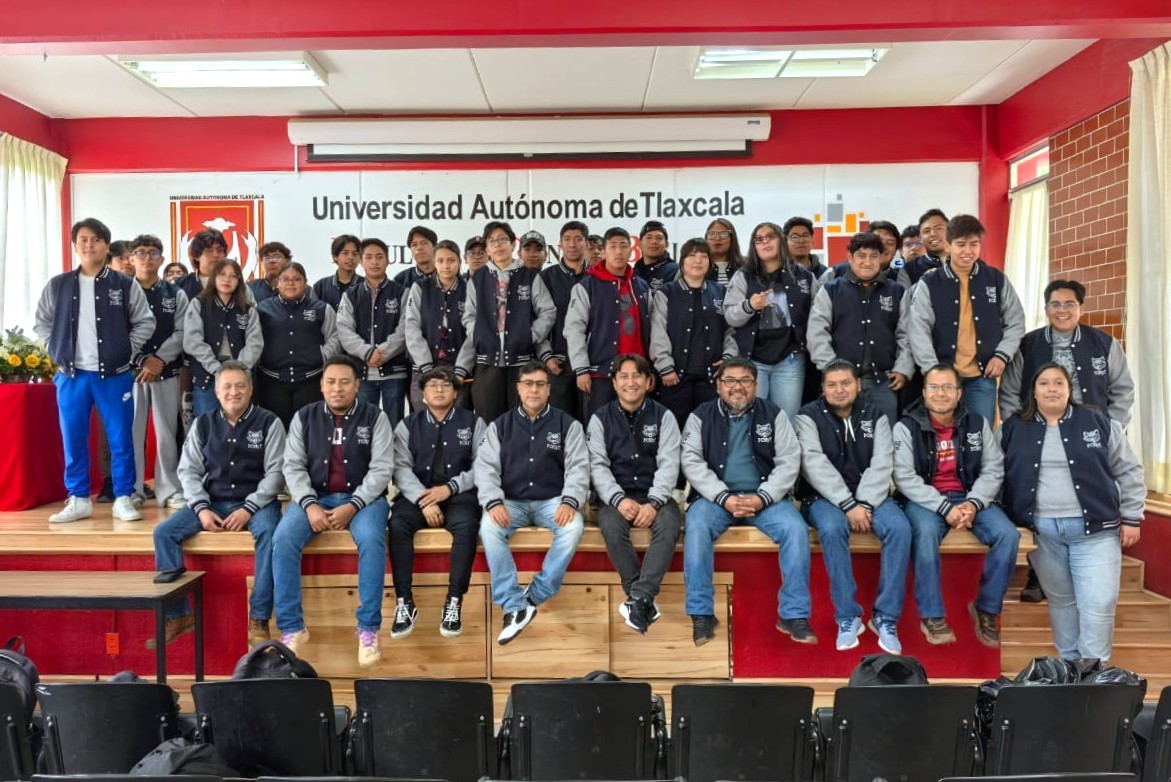 Estudiantes de Sistemas Electrónicos UATx muestran  el potencial de su carrera a sus homólogos de bachillerato