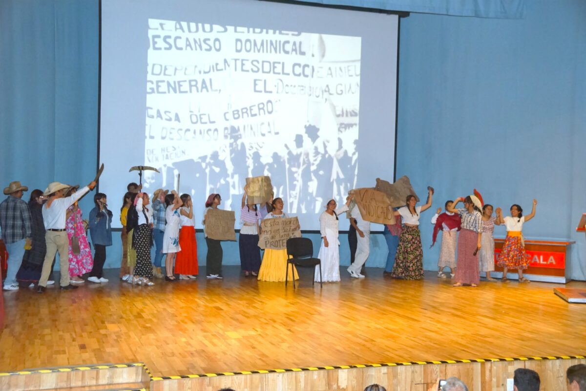 Estudiantes de Derecho UATx analizan  evolución de la legislación laboral en México