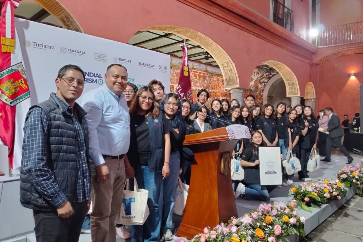 Reciben estudiantes de la FCEA-UATx nombramiento  como embajadores turísticos de SECTURE