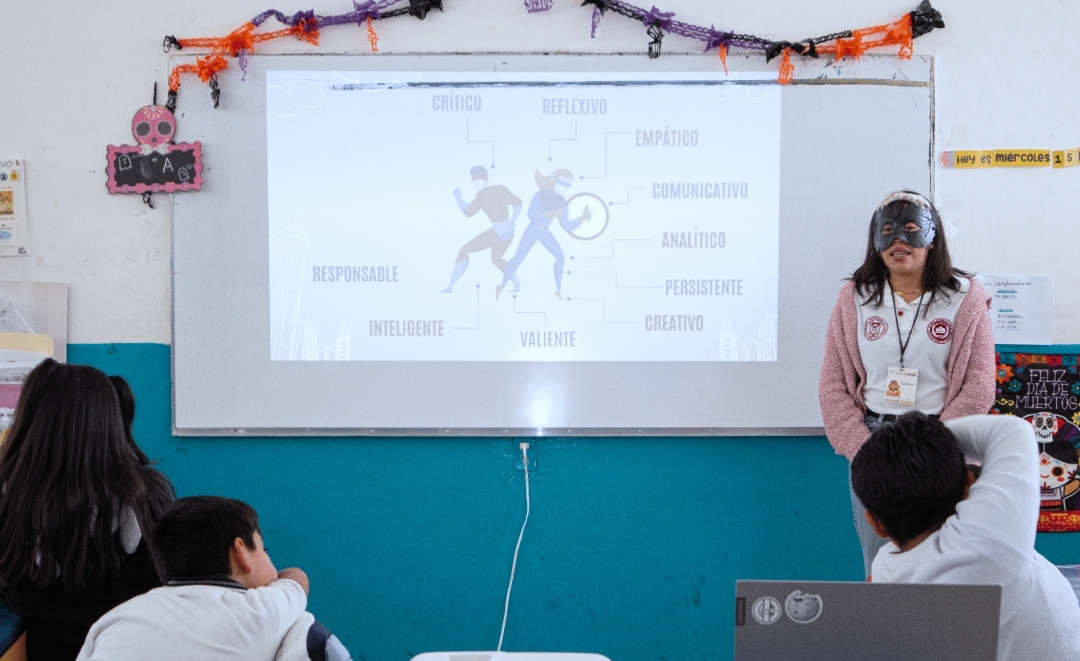 Estudiantes de Innovación Educativa UATx promueven el consumo responsable de información en la FLEEX 2025