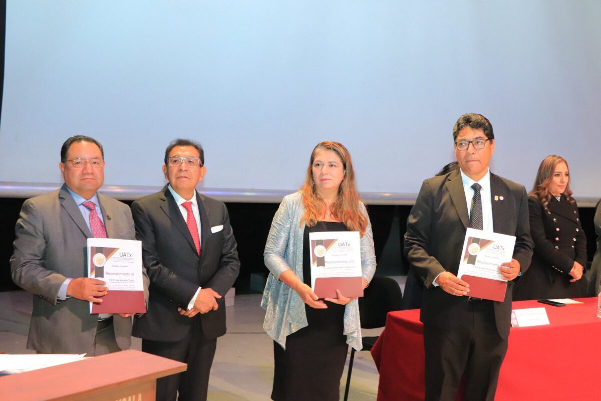 Conmemora Ciencias Económico Administrativas UATx su 53 aniversario