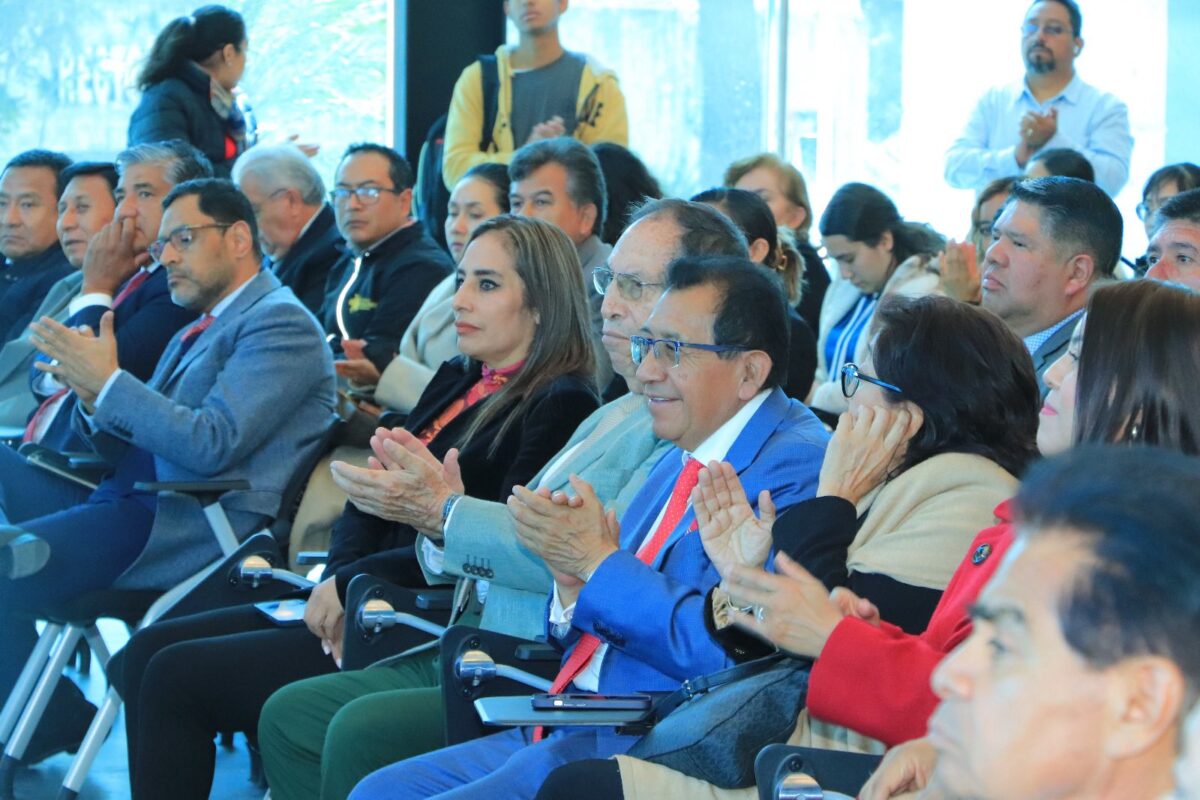 Especialistas analizan el impacto social  y cultural de la Torre de Rectoría UATx