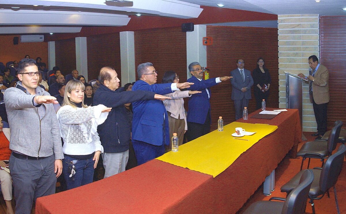 Rinden protesta integrantes del Patronato  Pro Donación para la Vestibulación de la Torre de Rectoría