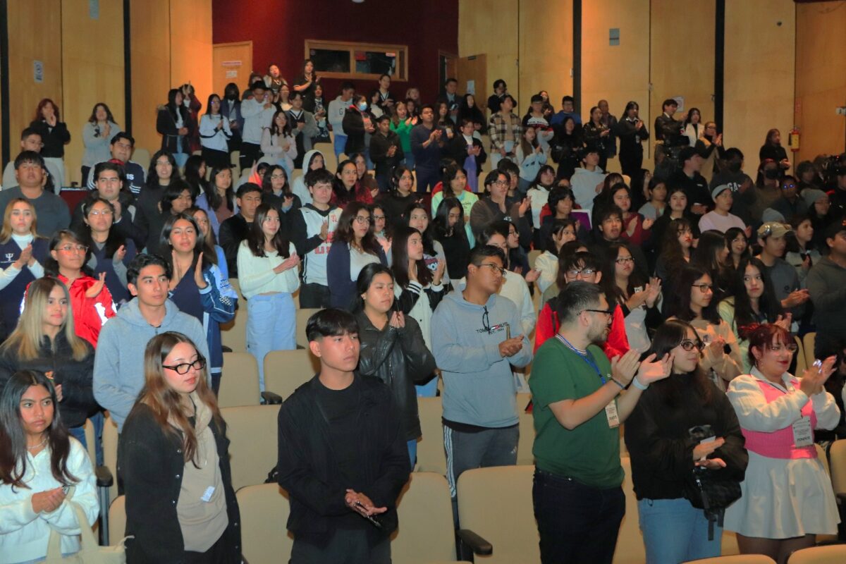 Dialogan estudiantes de Sociología UATx sobre los desafíos de su profesión   