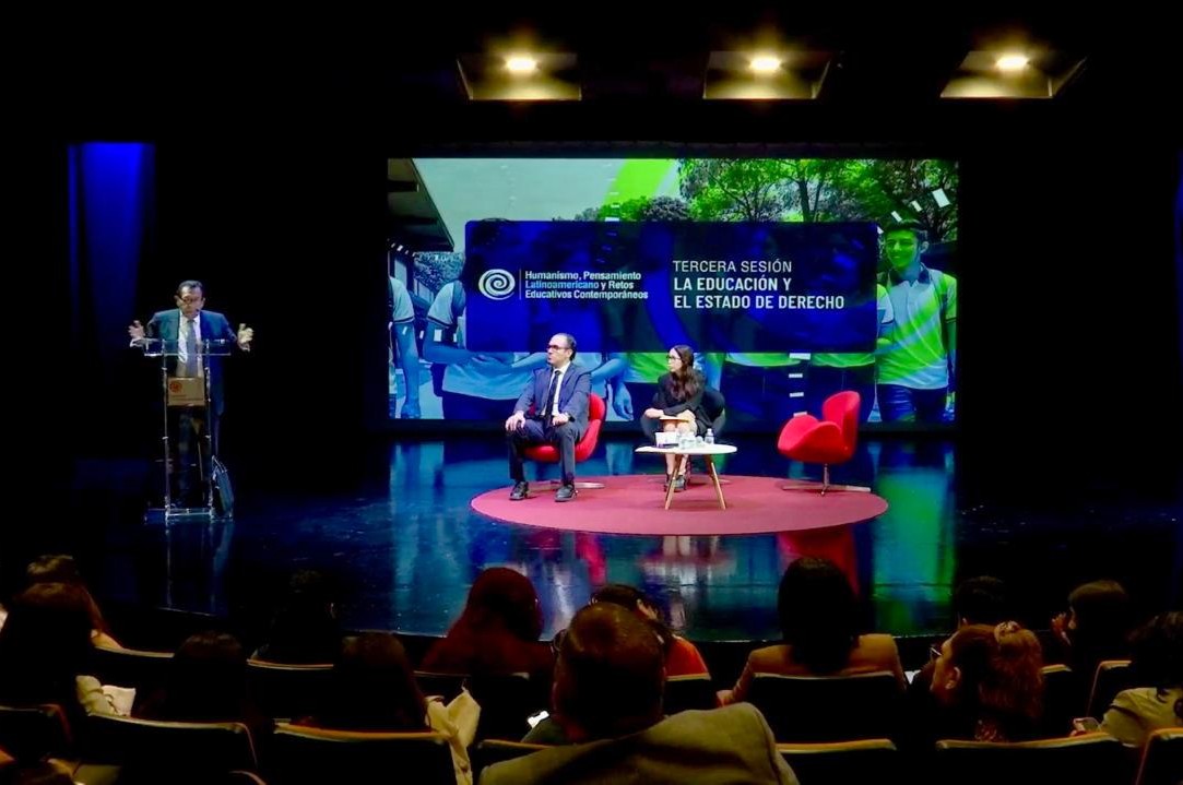 Presenta Rector de la UATx atributos del modelo universitario   en Seminario de Filosofía de la Educación del ILCE